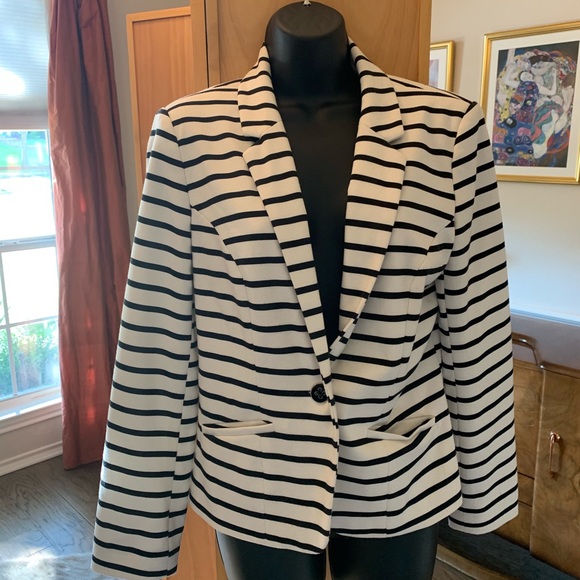 Jules & Leopold Jackets & Blazers - Lovely Jules & Leopold knit b/w blazer! Size 8